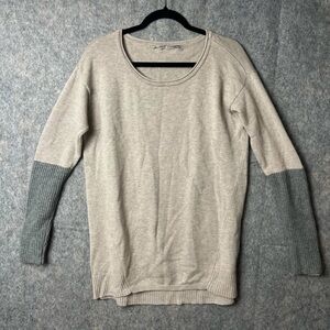 Athleta Women Size Medium 100% Merino Extra‎ Fine Wool long sleeve long knit Top